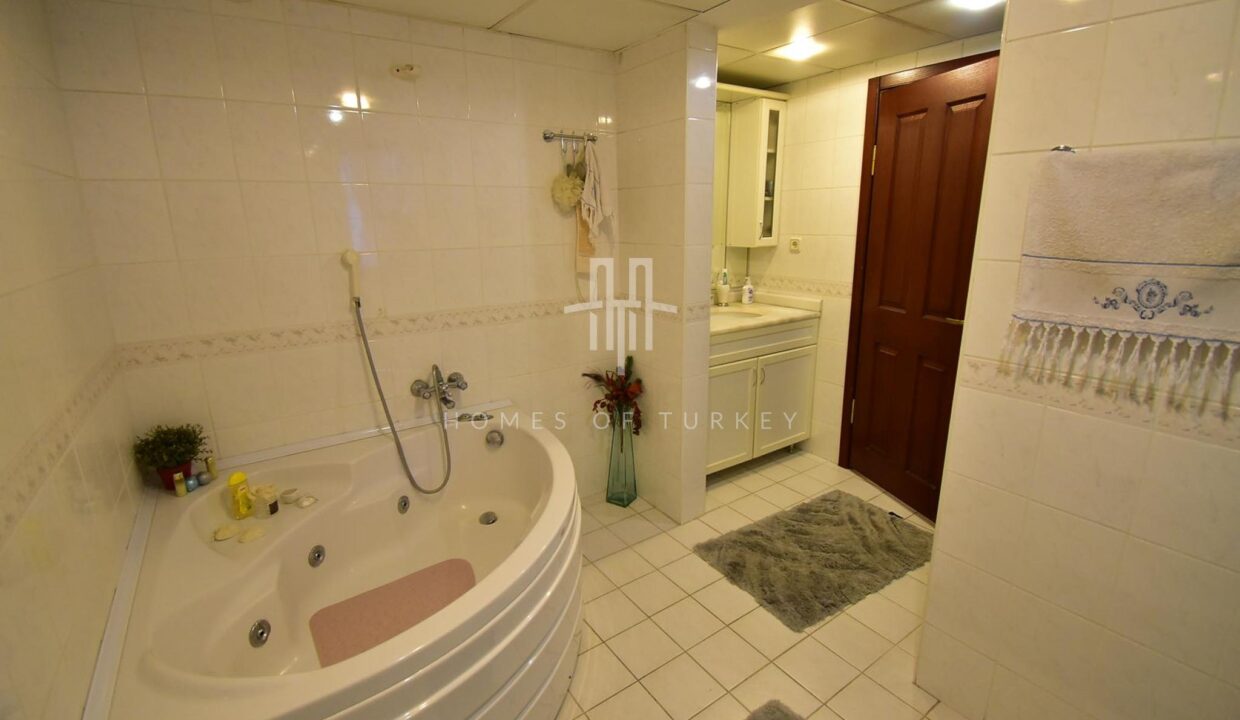 4+1 Apartment for Sale with Panoramic Sea and Island View in Kartal, Istanbul 16