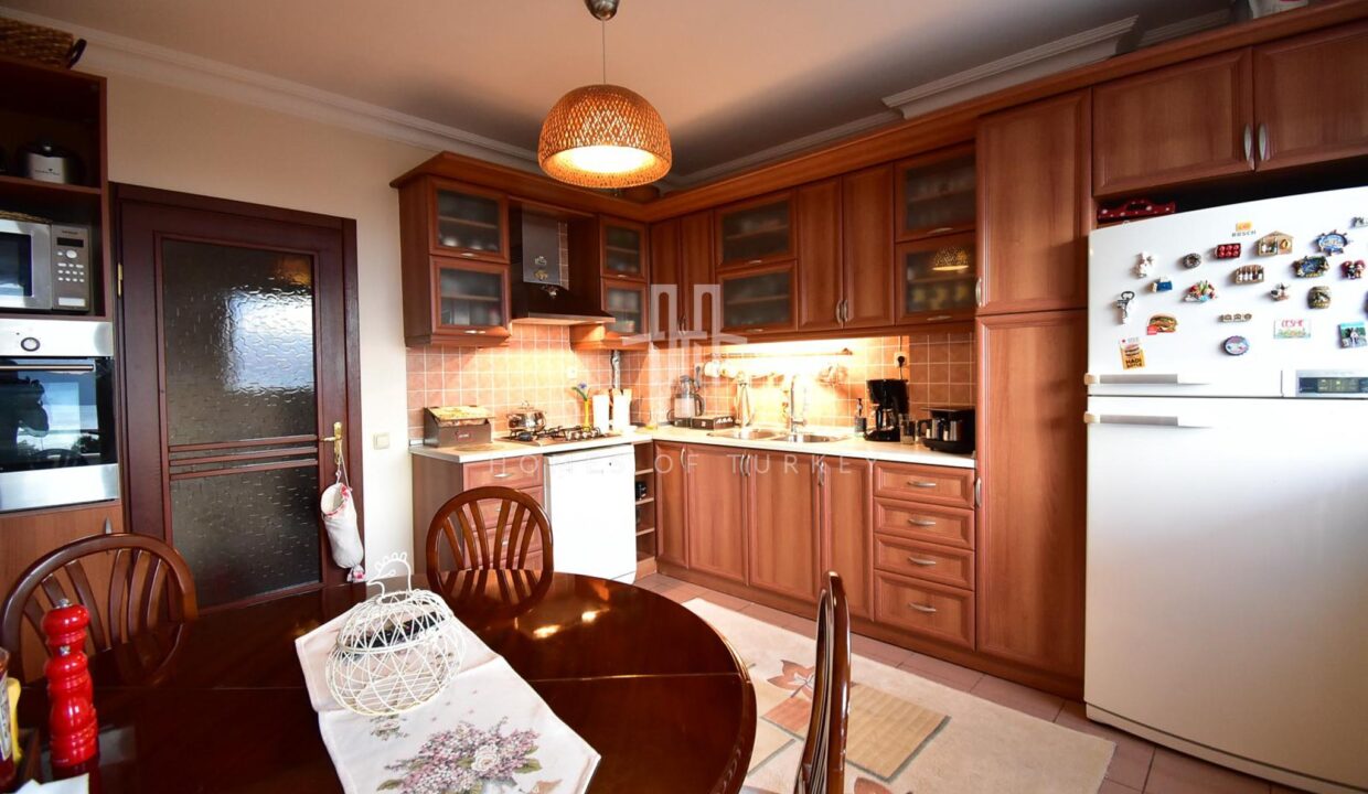 4+1 Apartment for Sale with Panoramic Sea and Island View in Kartal, Istanbul 9