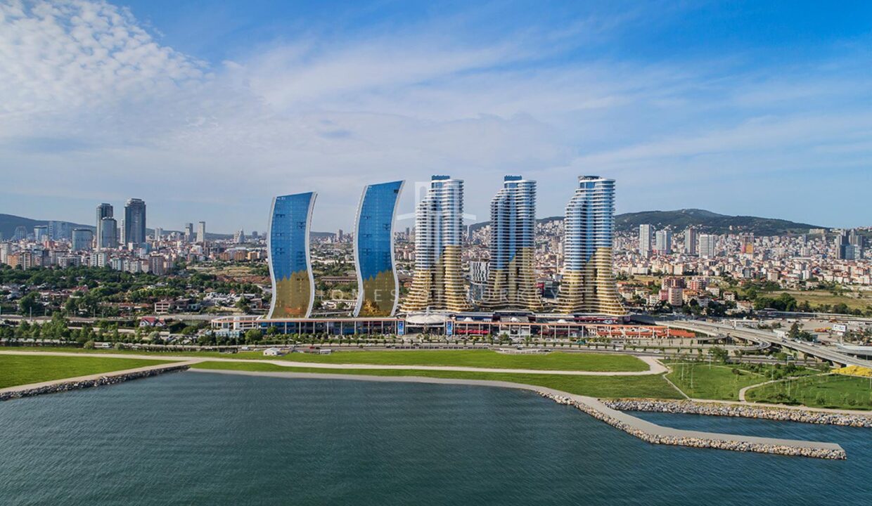 3+1 Flat with Sea View for Sale in Kartal Ist Marina - Suitable for Citizenship 0