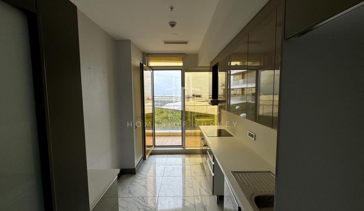 3+1 Flat with Sea View for Sale in Kartal Ist Marina -suitable for Citizenship 6