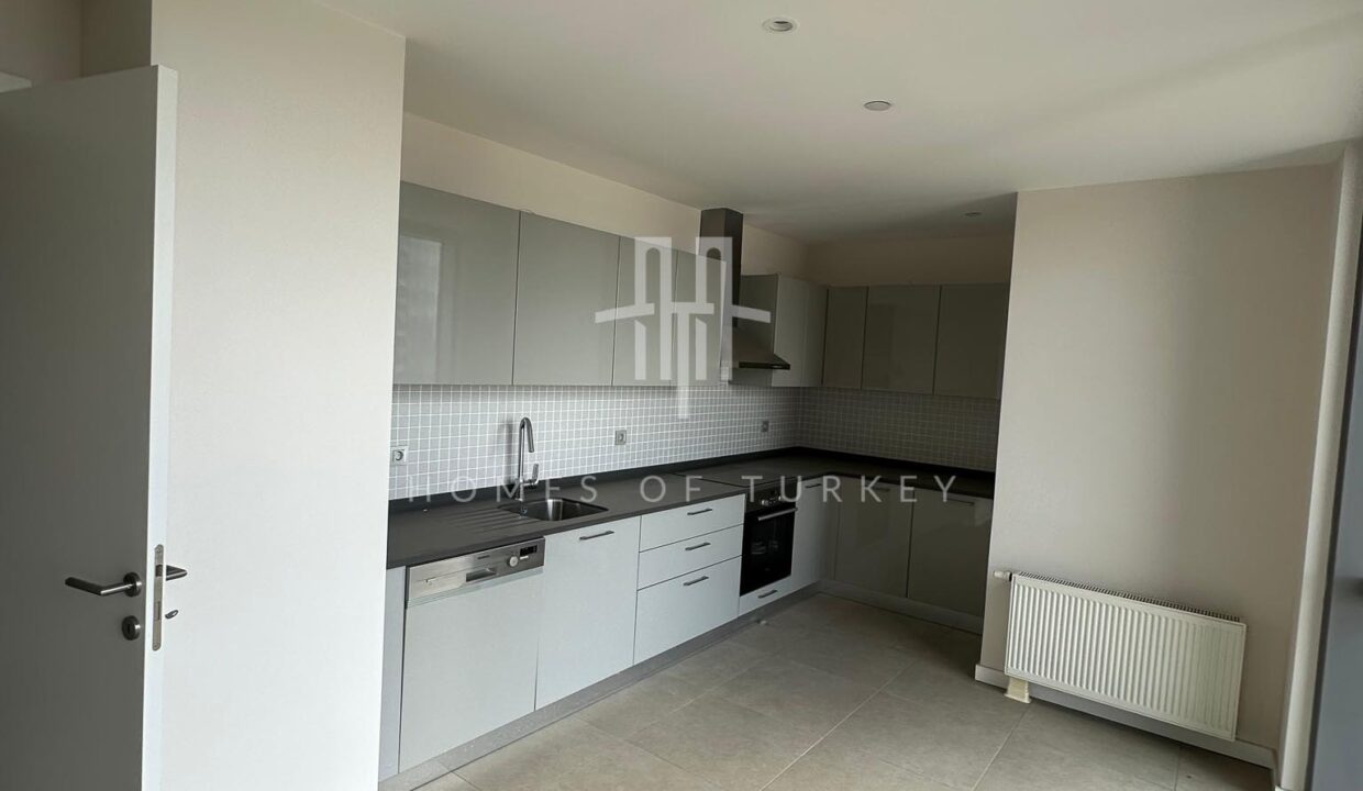 Modern Apartments for Sale with Sea and Island Views in Kartal, Istanbul 26