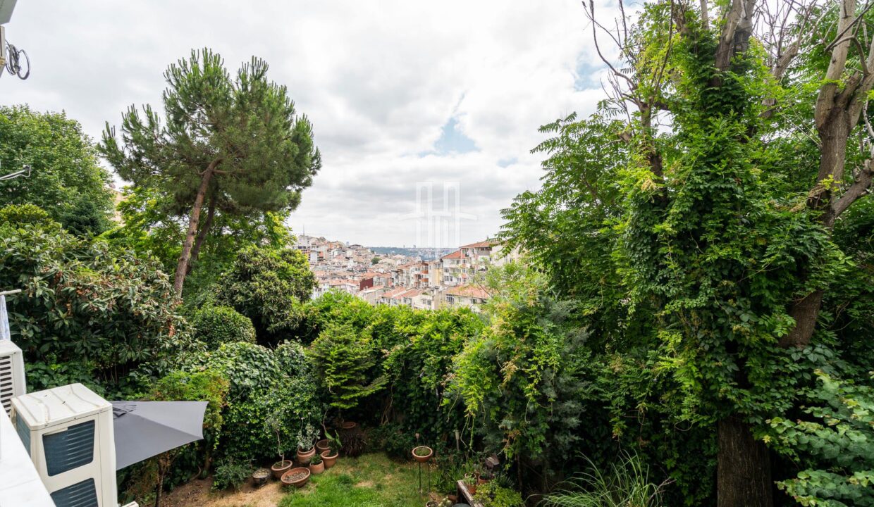 Renovated 3+1 Apartment with an Architect's Touch for Sale in Nişantaşı, Şişli – Elevator Included! 14