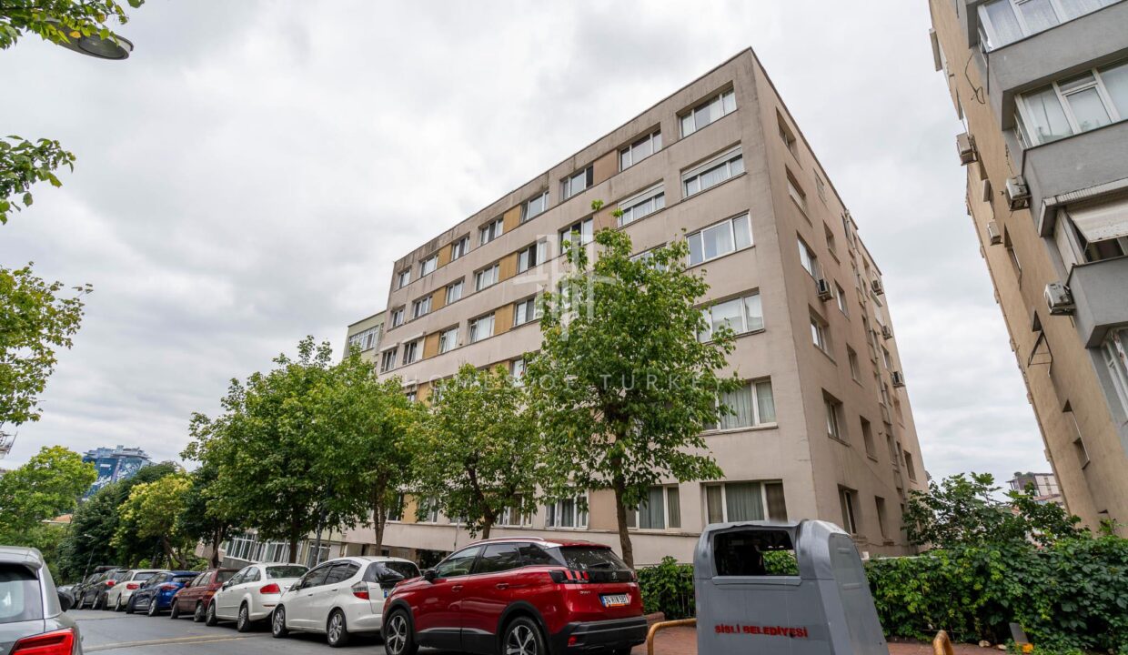 Renovated 3+1 Apartment with an Architect's Touch for Sale in Nişantaşı, Şişli – Elevator Included! 15