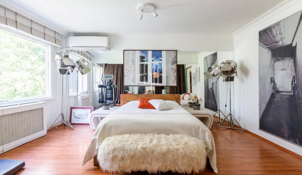Luxury Fully Furnished Apartment for Sale in Beyoğlu Kabataş with Bosphorus and Sea Views 12
