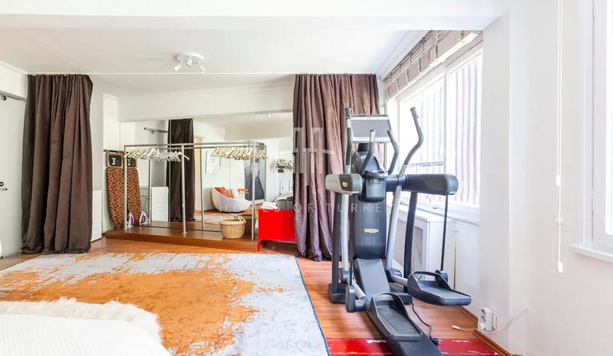Luxury Fully Furnished Apartment for Sale in Beyoğlu Kabataş with Bosphorus and Sea Views 15