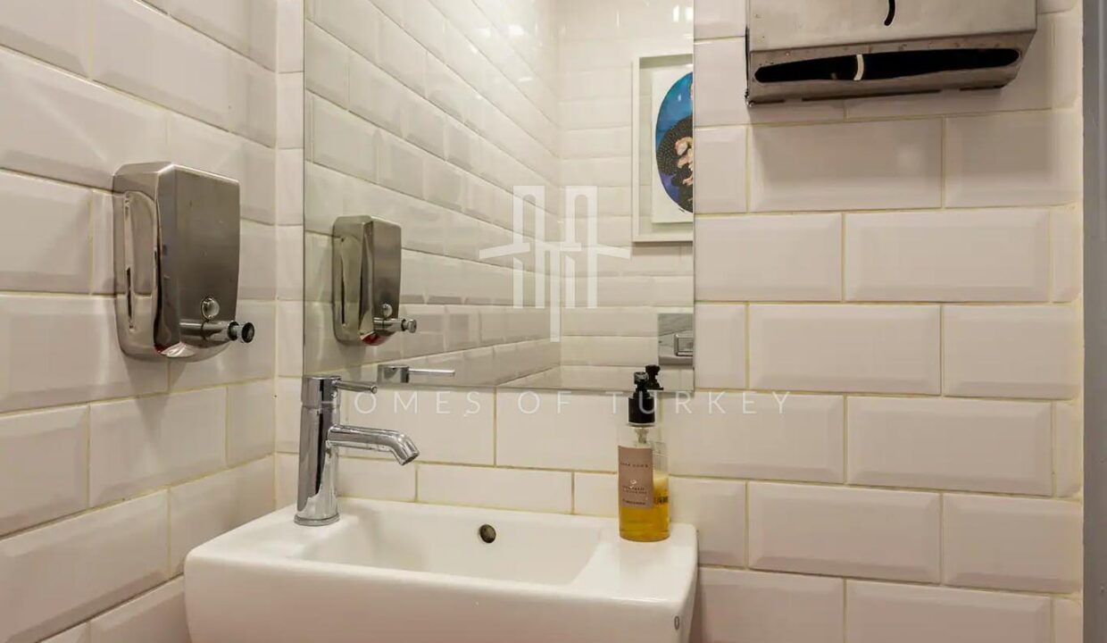 Luxury Fully Furnished Apartment for Sale in Beyoğlu Kabataş with Bosphorus and Sea Views 17