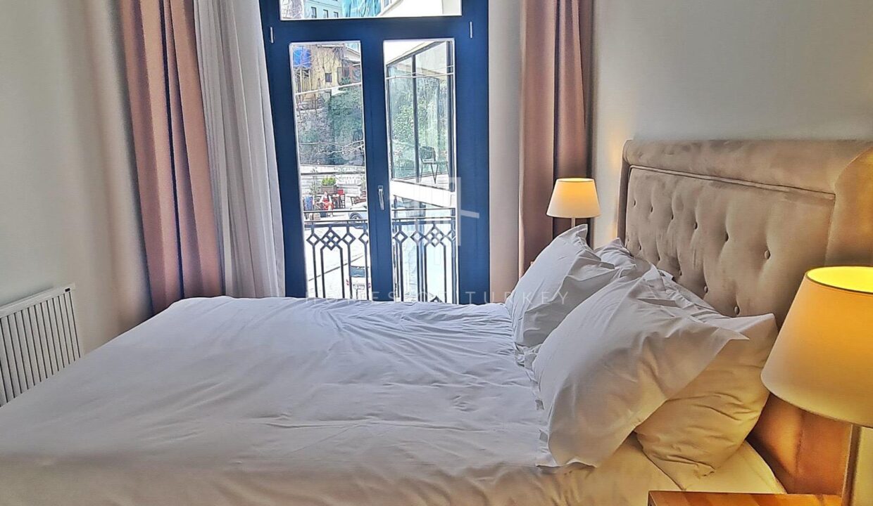 Modern Flat for Sale with Galata Tower View in Beyoglu 12