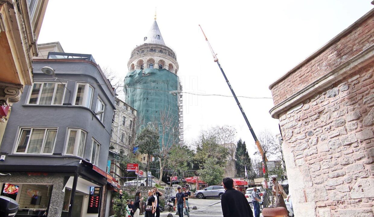 Modern Flat for Sale with Galata Tower View in Beyoglu 16