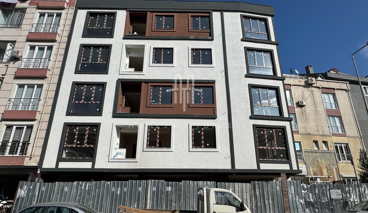 Flats for Sale in Kağıthane Center, Next to a Shopping Mall, in a Complex with Parking 3,