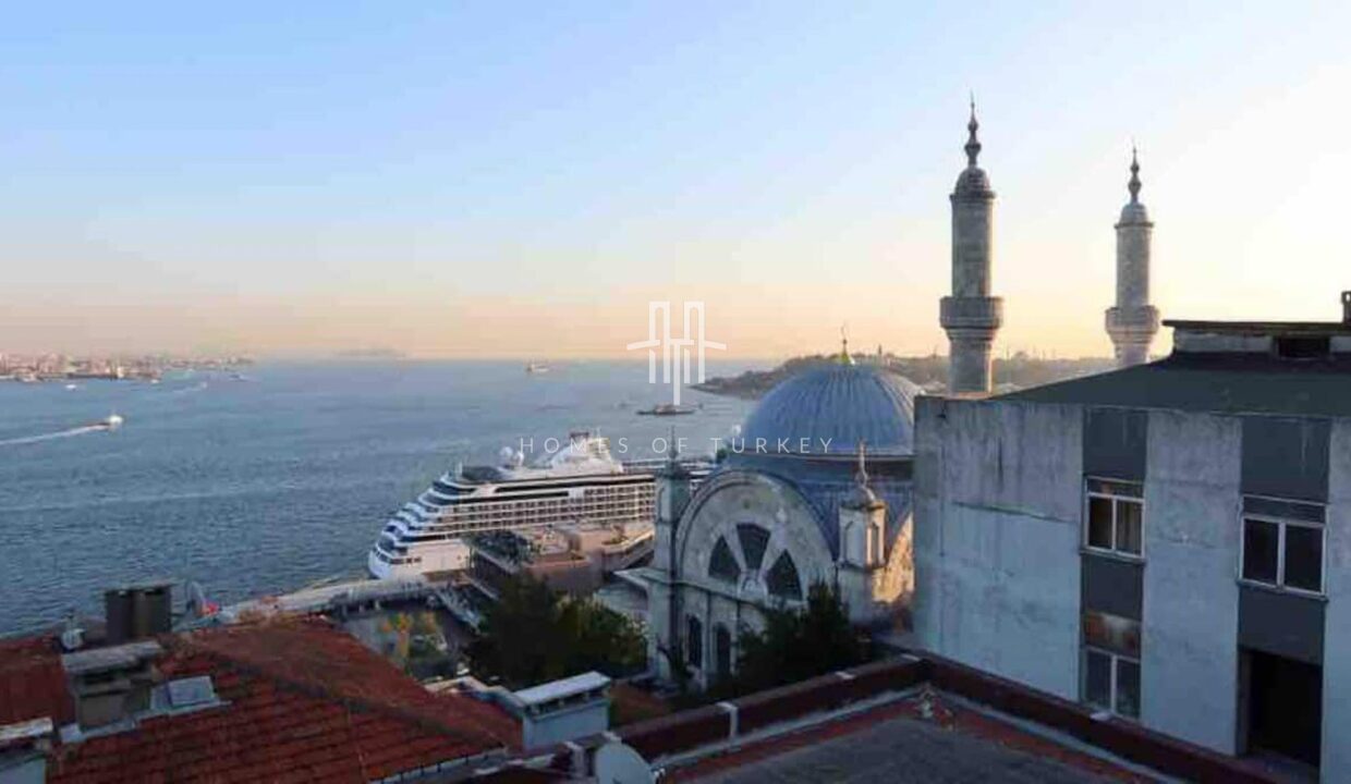2+1 Apartment for Sale with Panoramic Bosphorus View in Beyoglu, Istanbul 16