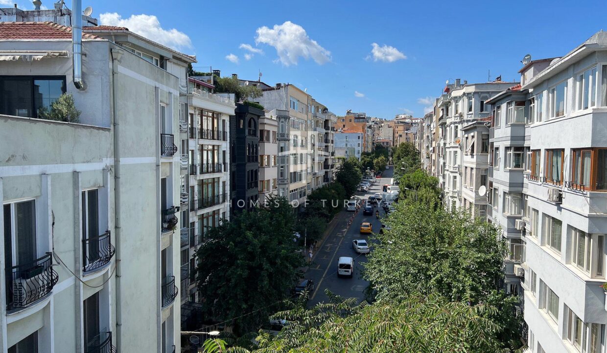 2+1 Apartment for Sale with Panoramic Bosphorus View in Beyoglu, Istanbul 18