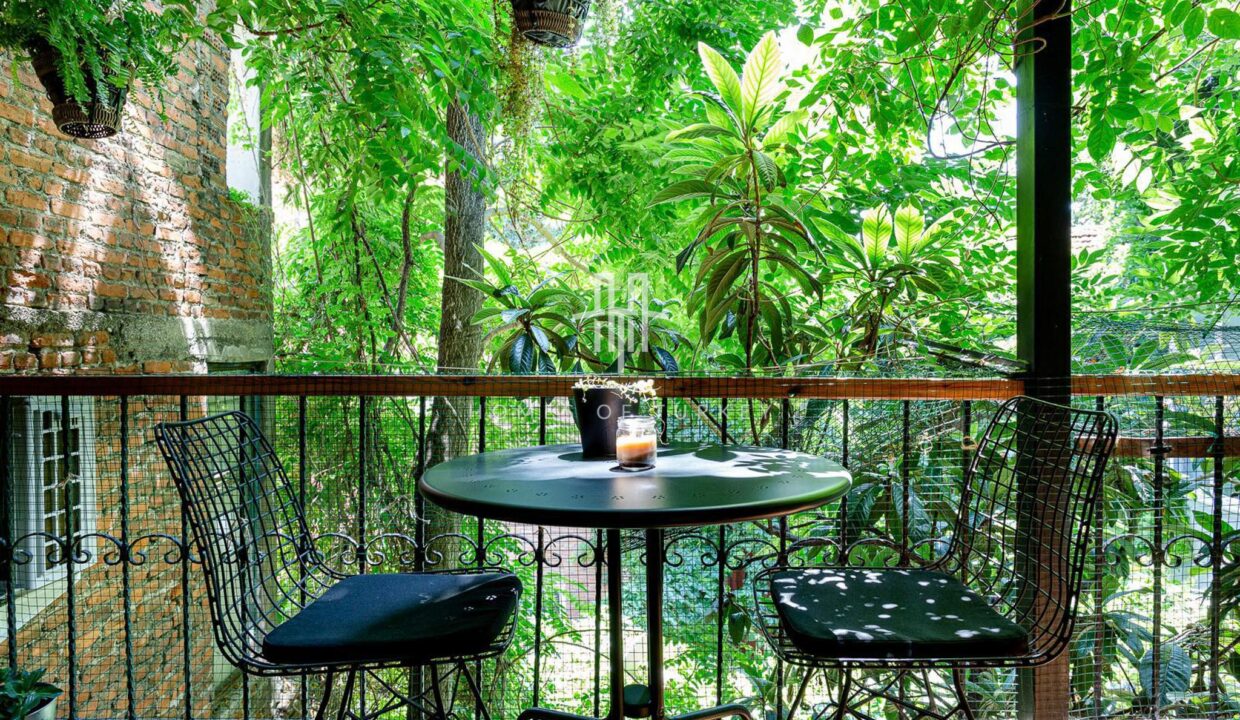 Fully Furnished 2+1 Modern Flat For Sale In Beyoglu Cihangir With Balcony 1,