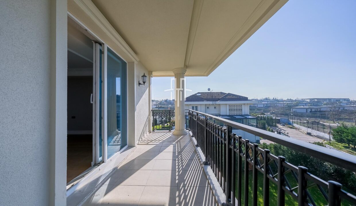 Comfortable and Prestigious Ultra Luxury Villa for Sale in Istanbul Buyukcekmece- 26