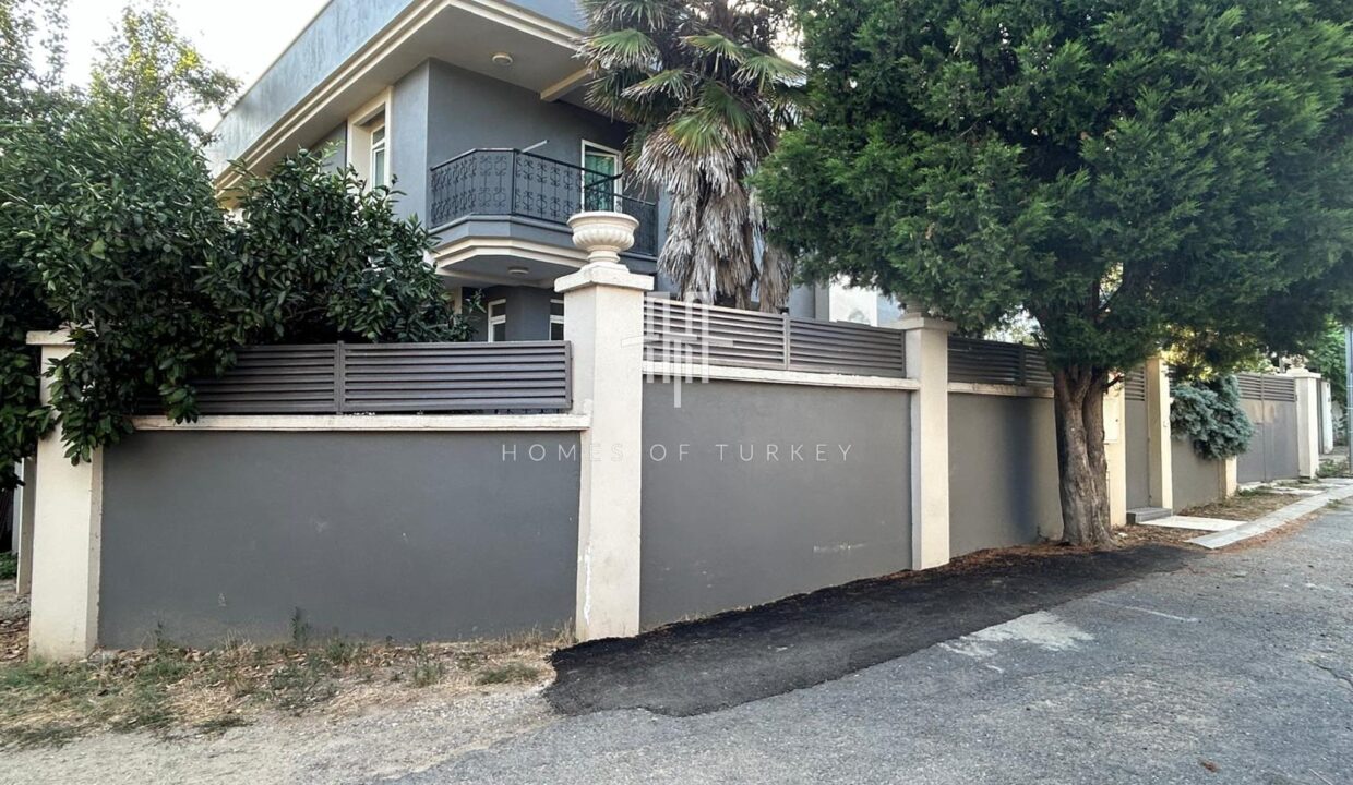 Triplex Villa For Sale In Sarıyer, Istanbul With Garden And Close To The Beach- 2