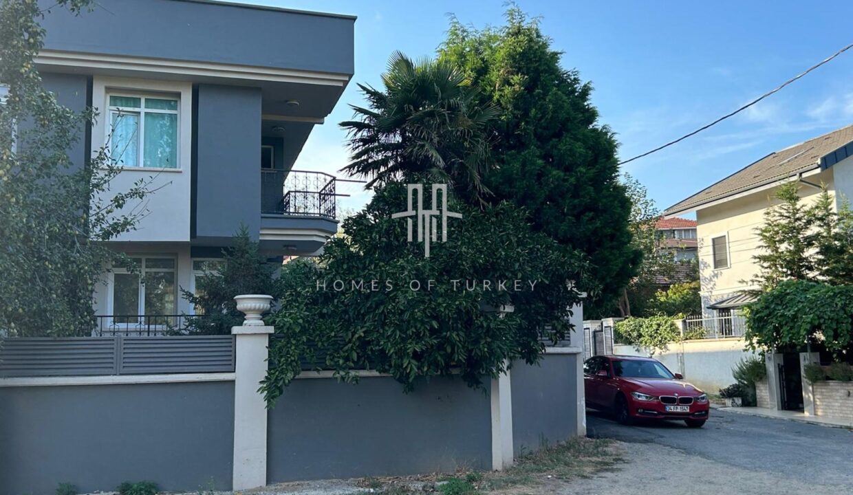Triplex Villa For Sale In Sarıyer, Istanbul With Garden And Close To The Beach- 3