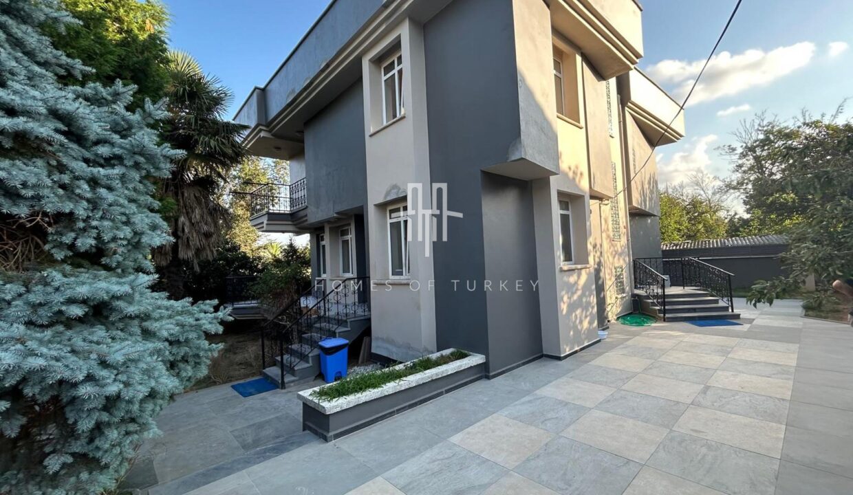 Triplex Villa For Sale In Sarıyer, Istanbul With Garden And Close To The Beach- 4
