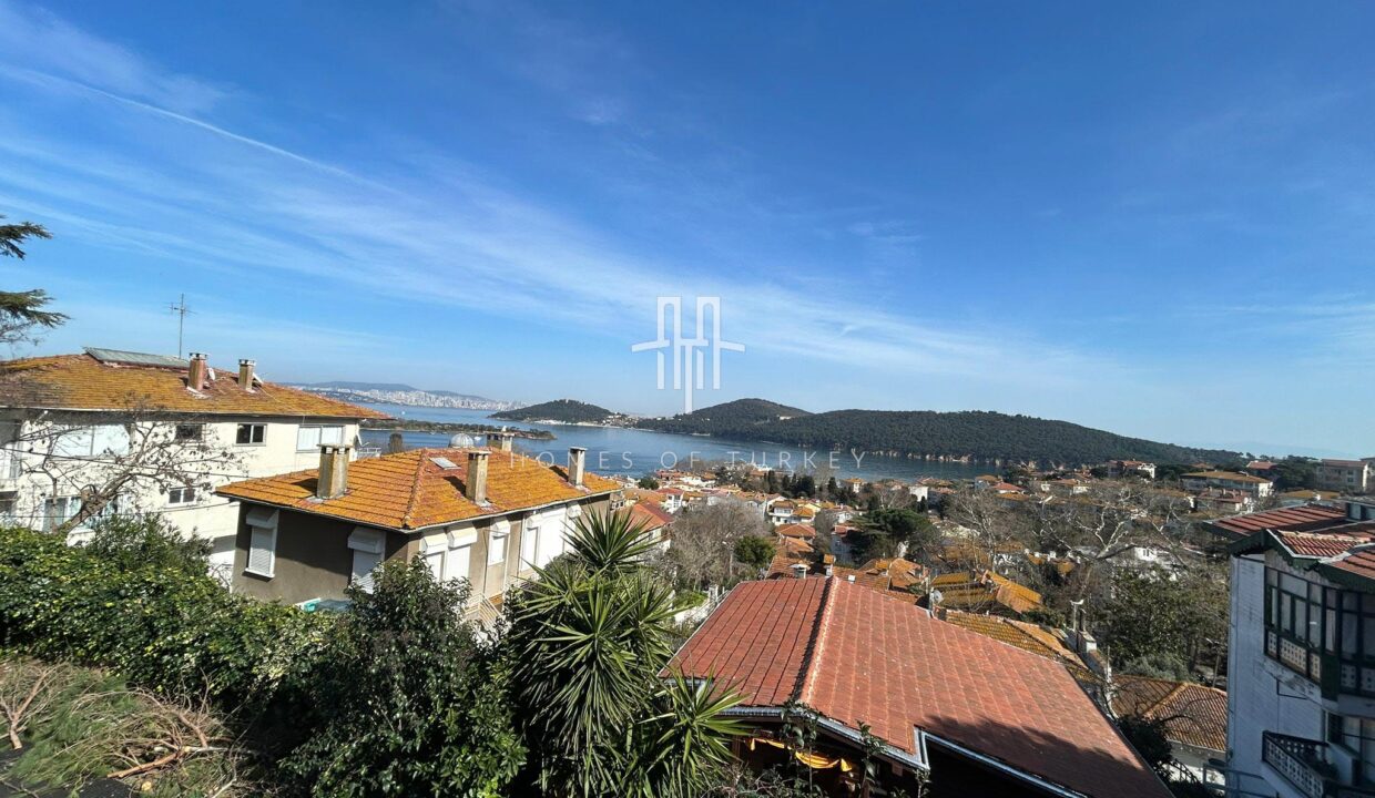 8+1 Mansion For Sale With Sea View And Suitable For Citizenship In Burgazada İstanbul- 1