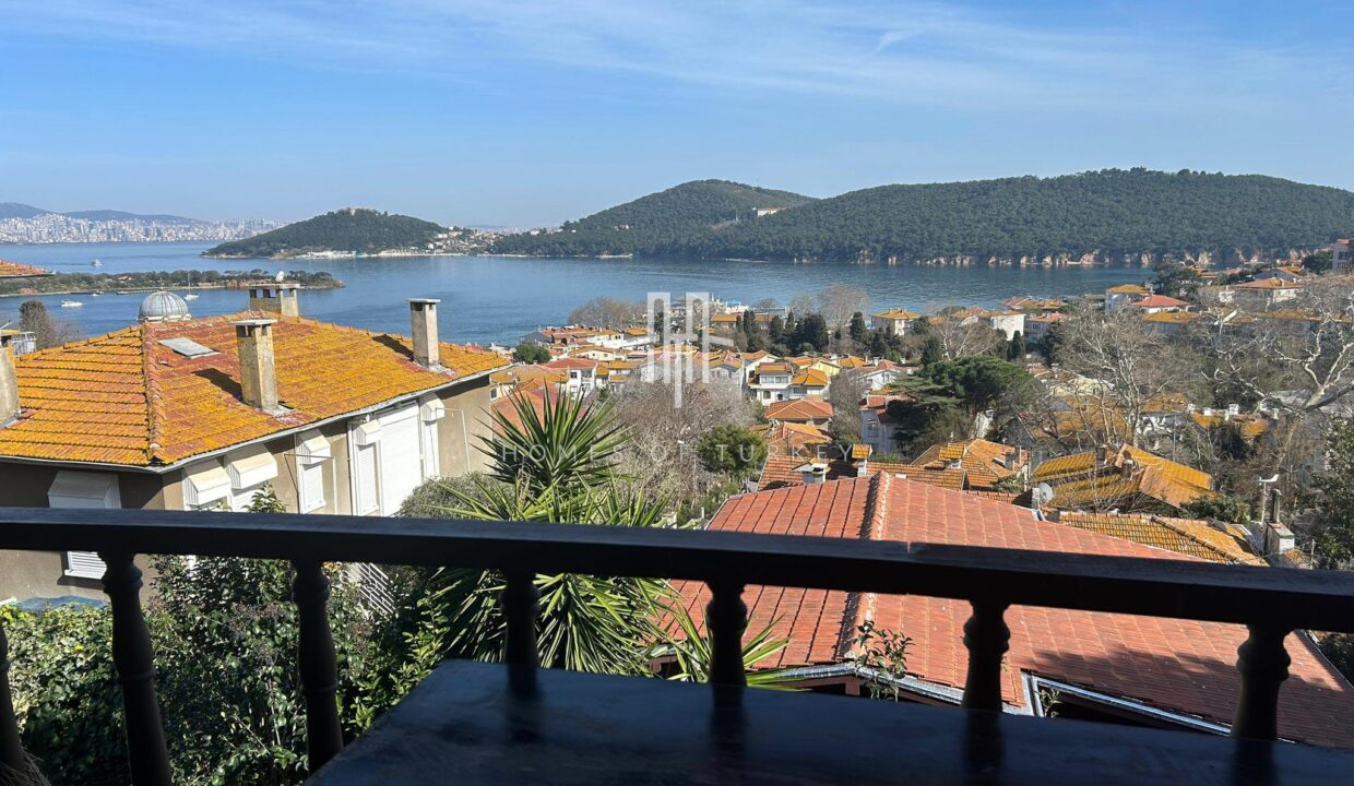 8+1 Mansion For Sale With Sea View And Suitable For Citizenship In Burgazada İstanbul- 2