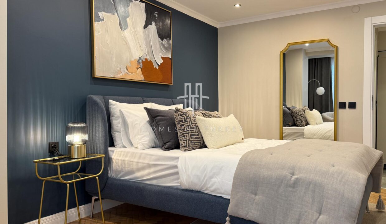 Apartment For Sale In Şişli In The Heart Of Istanbul With A Garden And Fully Furnished Special Interior Design- 17