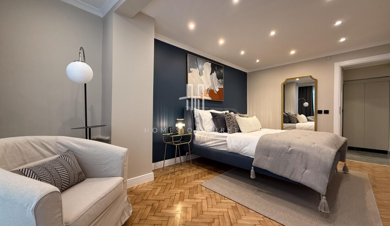 Apartment For Sale In Şişli In The Heart Of Istanbul With A Garden And Fully Furnished Special Interior Design- 19