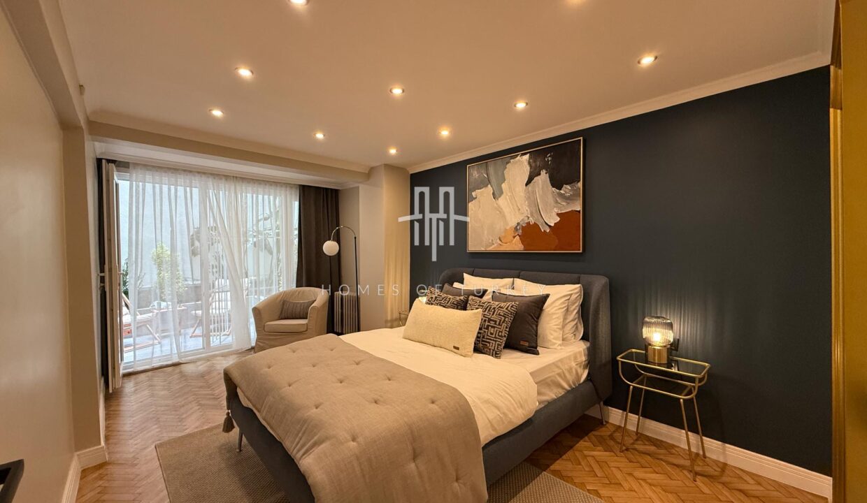 Apartment For Sale In Şişli In The Heart Of Istanbul With A Garden And Fully Furnished Special Interior Design- 22