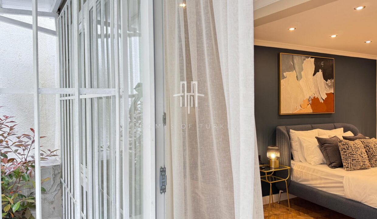 Apartment For Sale In Şişli In The Heart Of Istanbul With A Garden And Fully Furnished Special Interior Design- 25