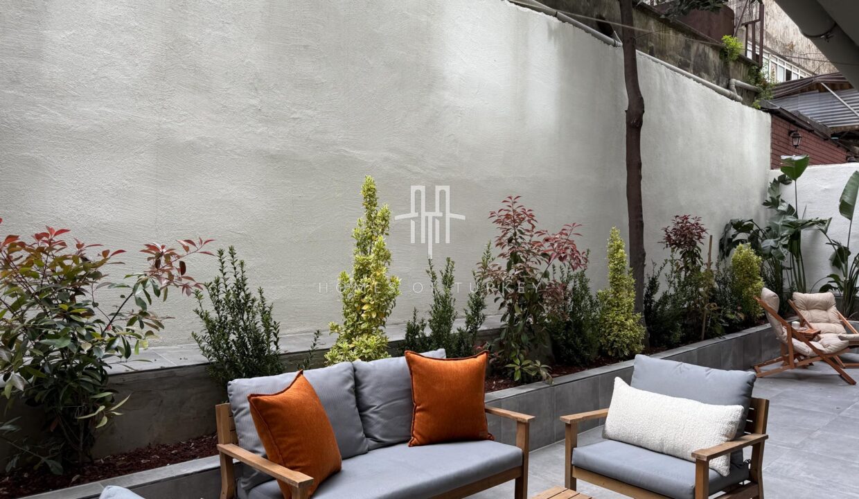 Apartment For Sale In Şişli In The Heart Of Istanbul With A Garden And Fully Furnished Special Interior Design- 26