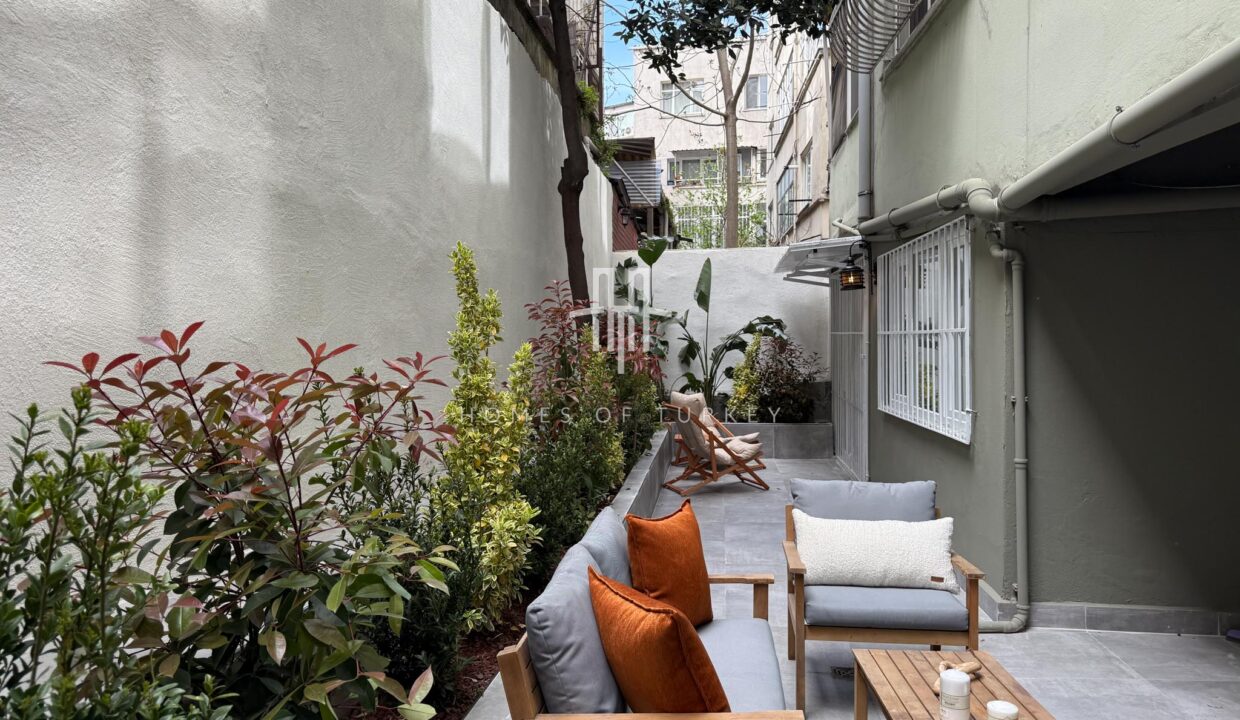 Apartment For Sale In Şişli In The Heart Of Istanbul With A Garden And Fully Furnished Special Interior Design- 27