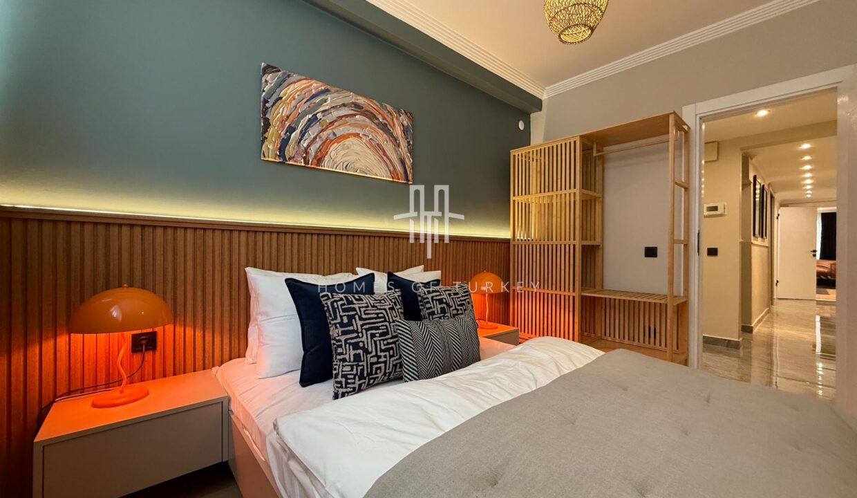 Apartment For Sale In Şişli In The Heart Of Istanbul With A Garden And Fully Furnished Special Interior Design- 32