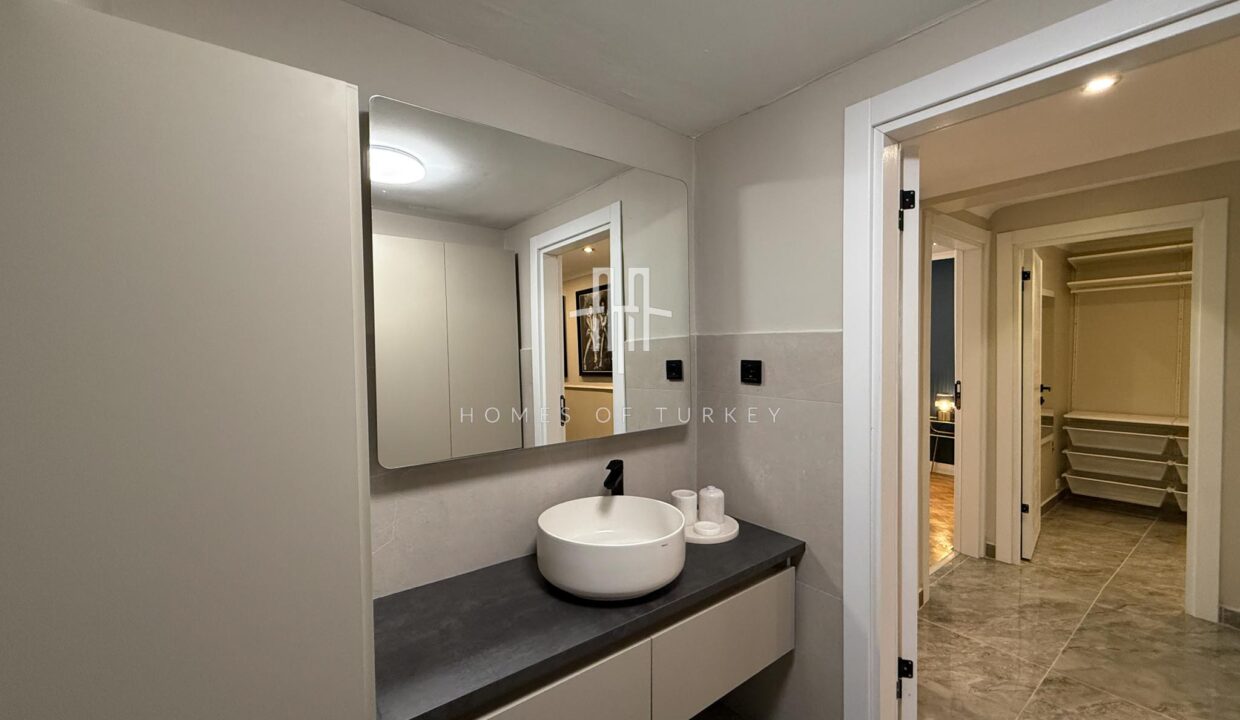 Apartment For Sale In Şişli In The Heart Of Istanbul With A Garden And Fully Furnished Special Interior Design- 39