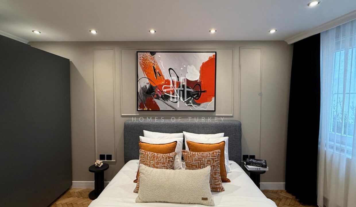 Apartment For Sale In Şişli In The Heart Of Istanbul With A Garden And Fully Furnished Special Interior Design- 42