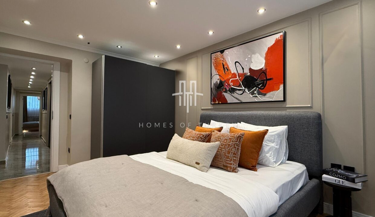 Apartment For Sale In Şişli In The Heart Of Istanbul With A Garden And Fully Furnished Special Interior Design- 43