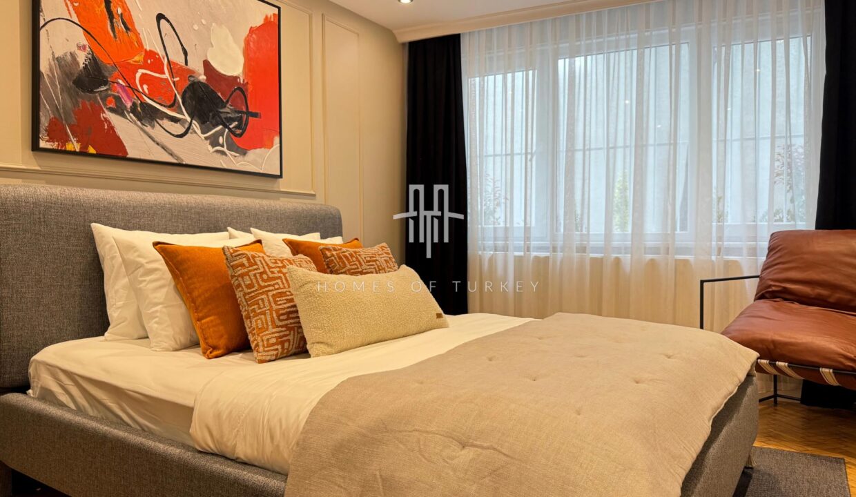 Apartment For Sale In Şişli In The Heart Of Istanbul With A Garden And Fully Furnished Special Interior Design- 44