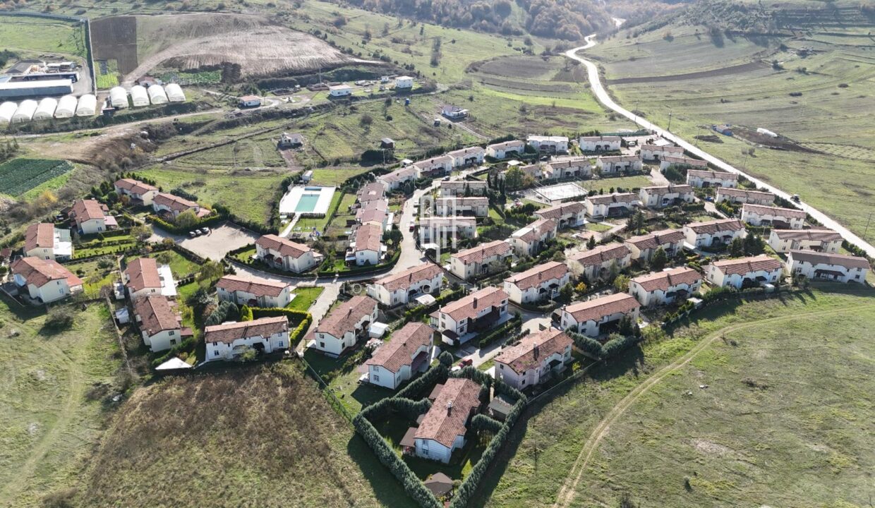 4+1 Villa For Sale in İzmit, Surrounded By Nature And Close To İstanbul, In a Secure Complex- 1,