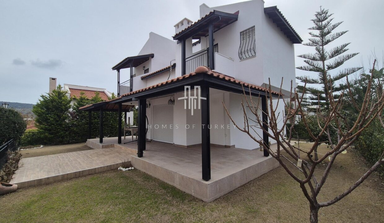 4+1 Villa For Sale in Izmir Çeşme- 2,,