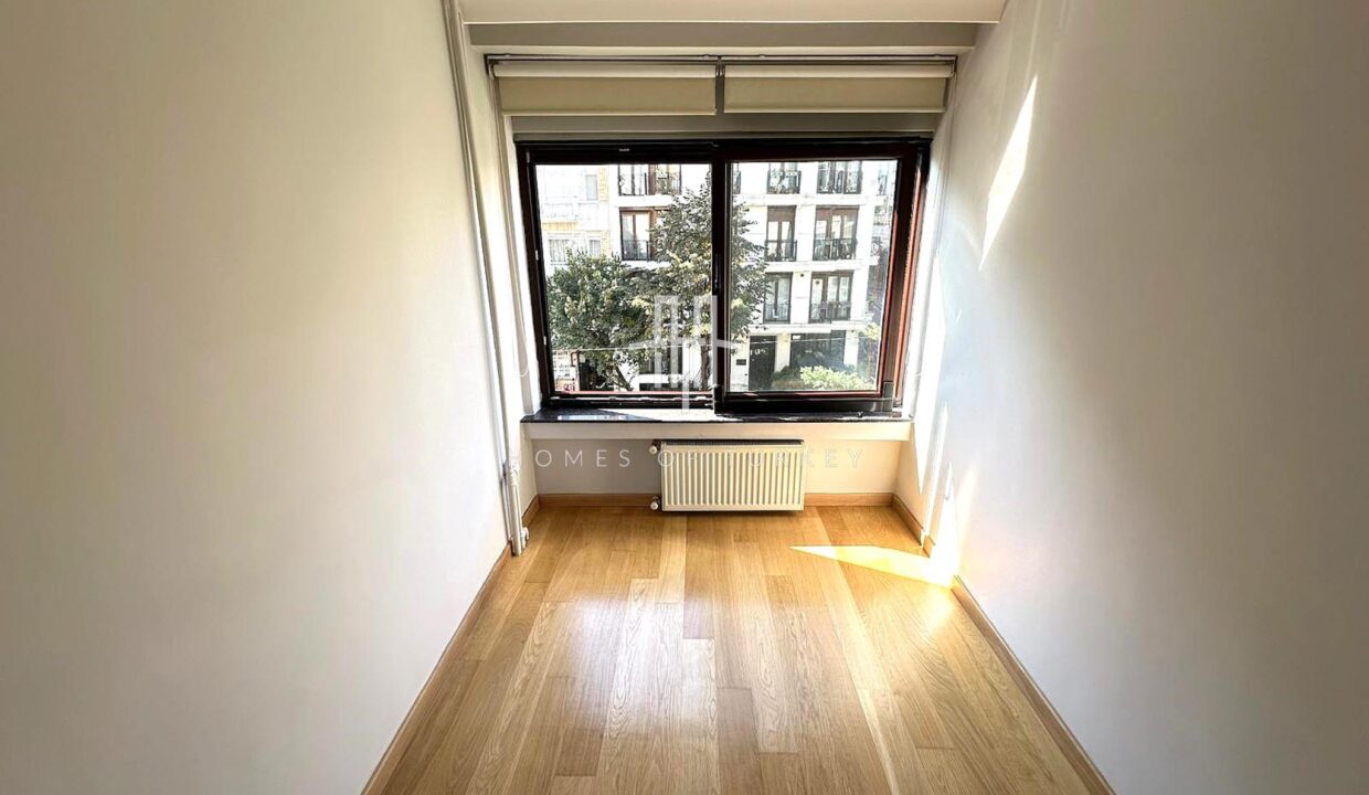 3+1 Apartment For Sale With Bosphorus Views And Eligible For Citizenship In The Heart Of Istanbul- 13