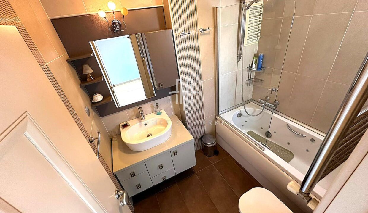 3+1 Apartment For Sale With Bosphorus Views And Eligible For Citizenship In The Heart Of Istanbul- 16,