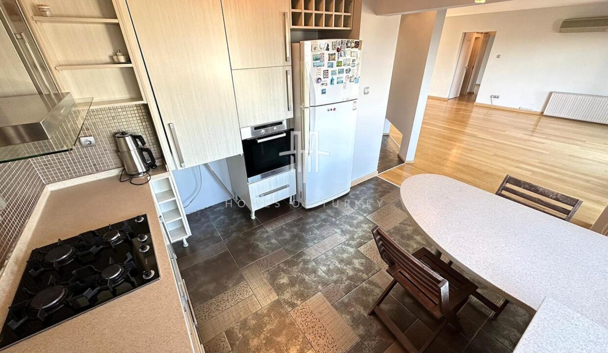 3+1 Apartment For Sale With Bosphorus Views And Eligible For Citizenship In The Heart Of Istanbul- 8