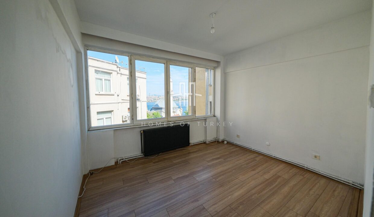 1+1 Apartment For Sale in Cihangir in Istanbul With Bosphorus Views and AirBnb Permission- (36)