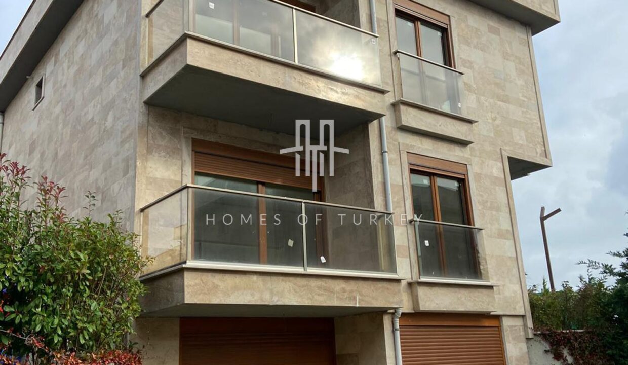 3+1 Triplex Villa For Sale in Büyükçemece in Istanbul Eligible For Citizenship- 1,
