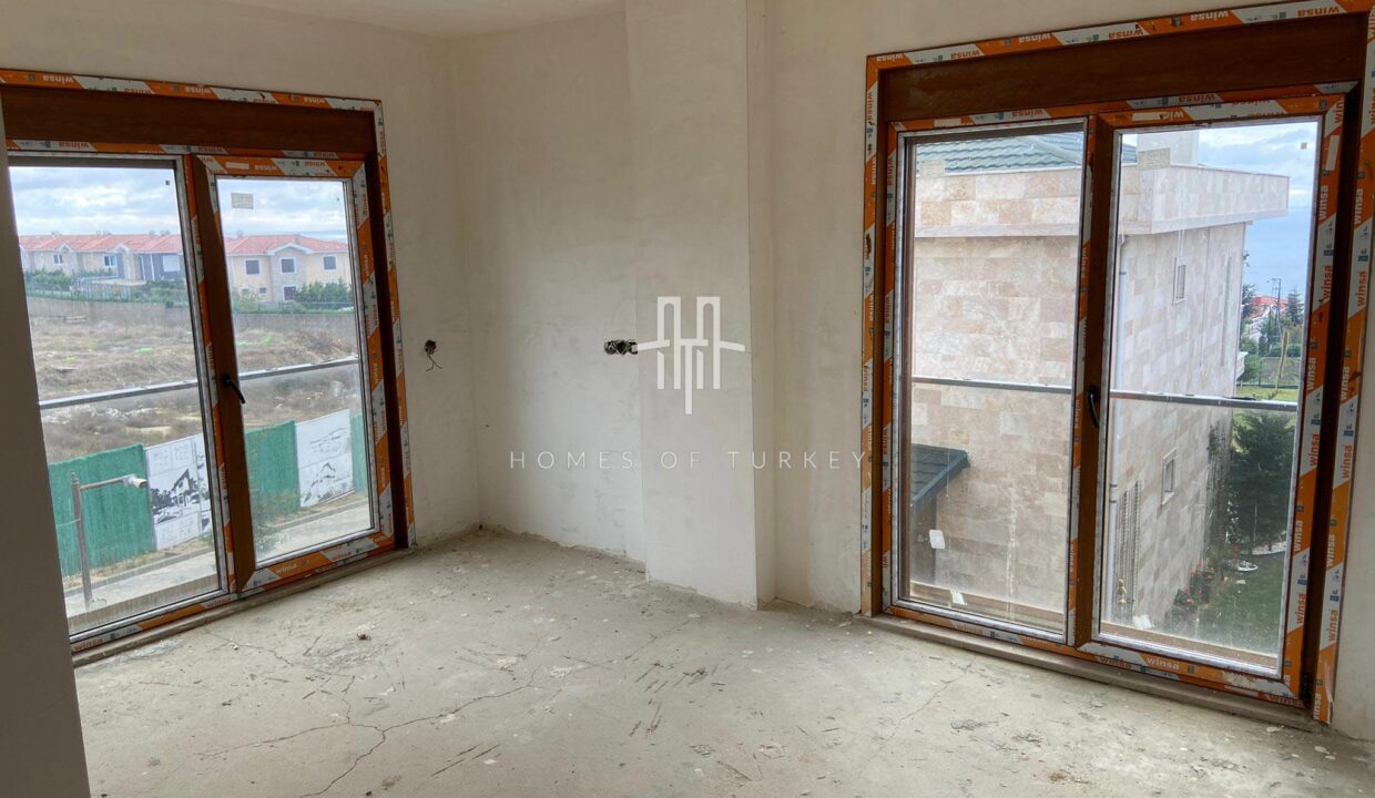 3+1 Triplex Villa For Sale in Büyükçemece in Istanbul Eligible For Citizenship- 11