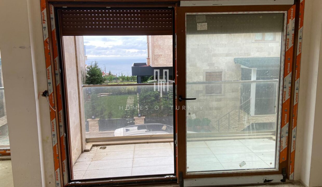 3+1 Triplex Villa For Sale in Büyükçemece in Istanbul Eligible For Citizenship- 14,