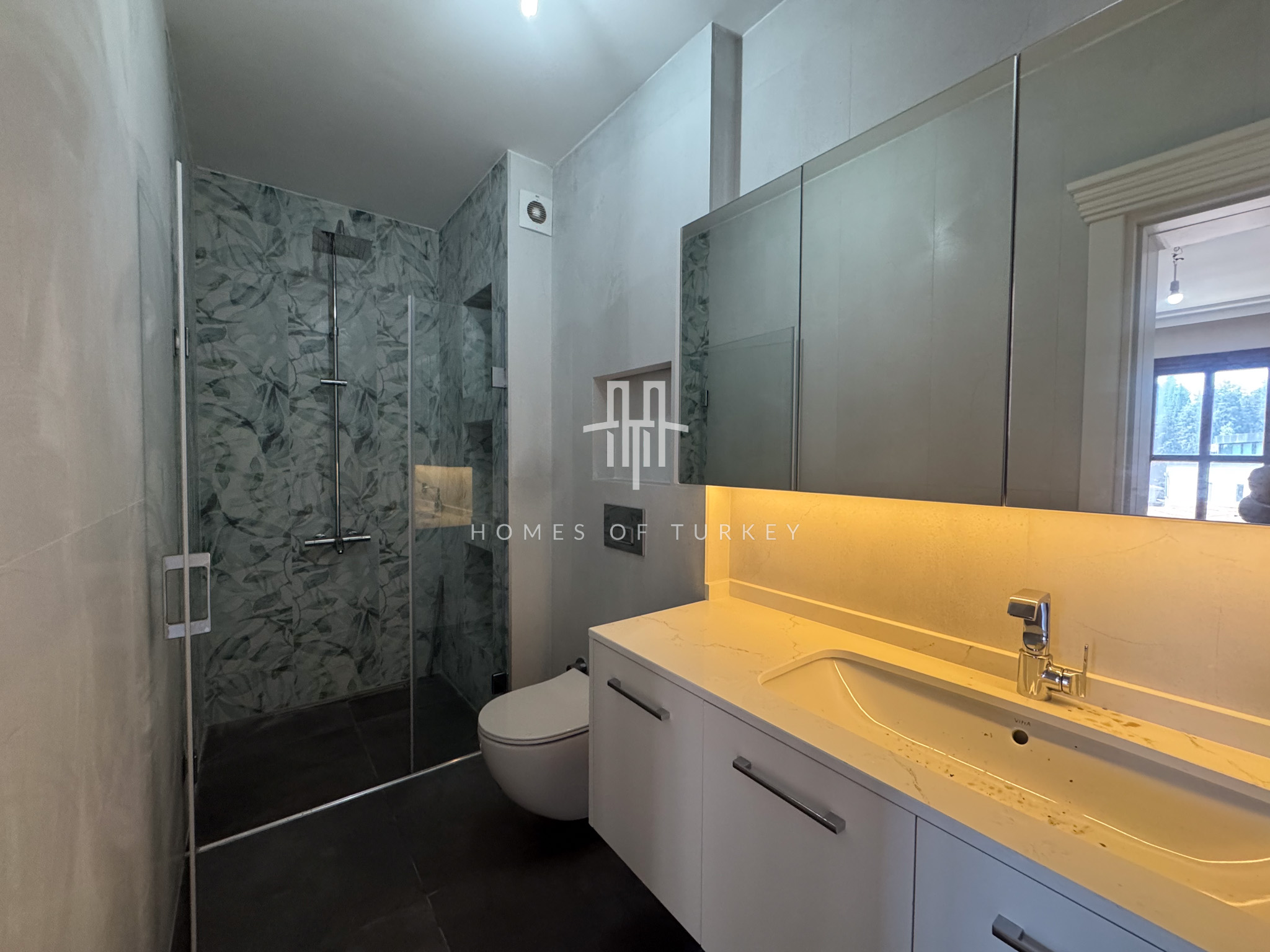 Bosphorus View Mansion For Sale in Beykoz Istanbul